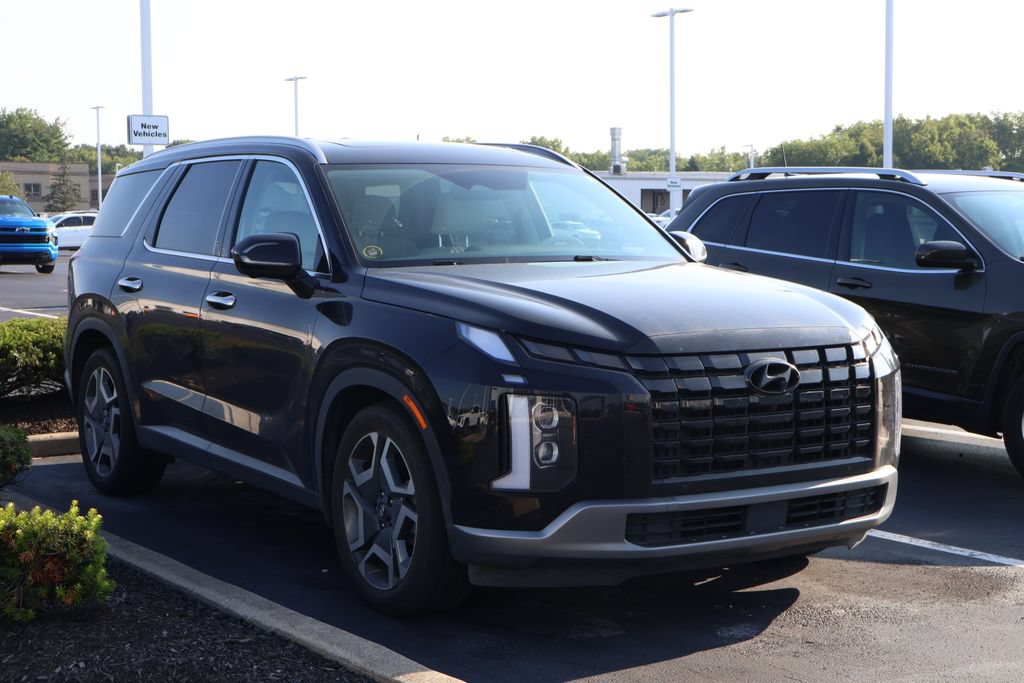 Used 2023 Hyundai Palisade Limited AWD/4WD image 3