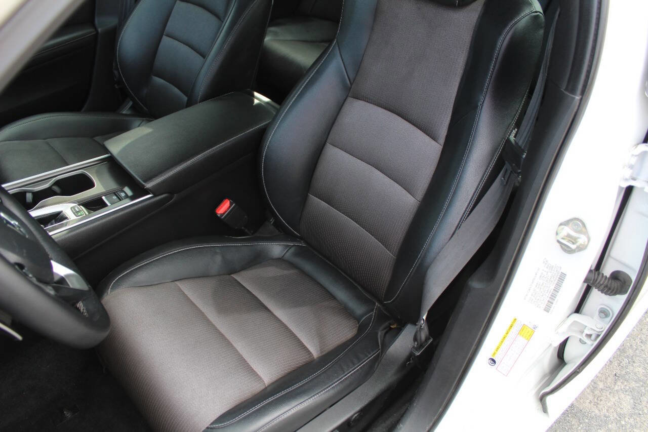 Used 2019 Honda Accord Sport image 3