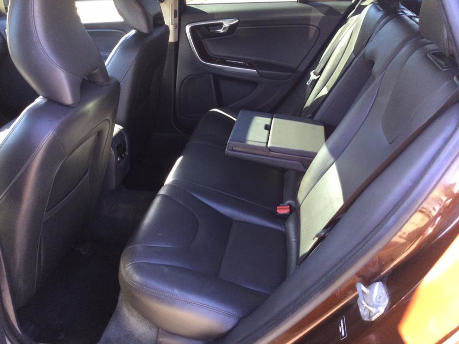 Used 2017 Volvo V60 T5 Cross Country w/ Climate Package image 19