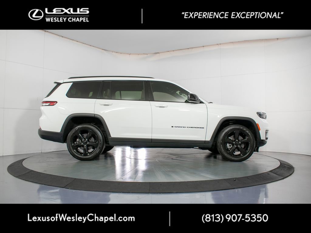 Used 2024 Jeep Grand Cherokee L Limited w/ Black Appearance Package RWD image 4