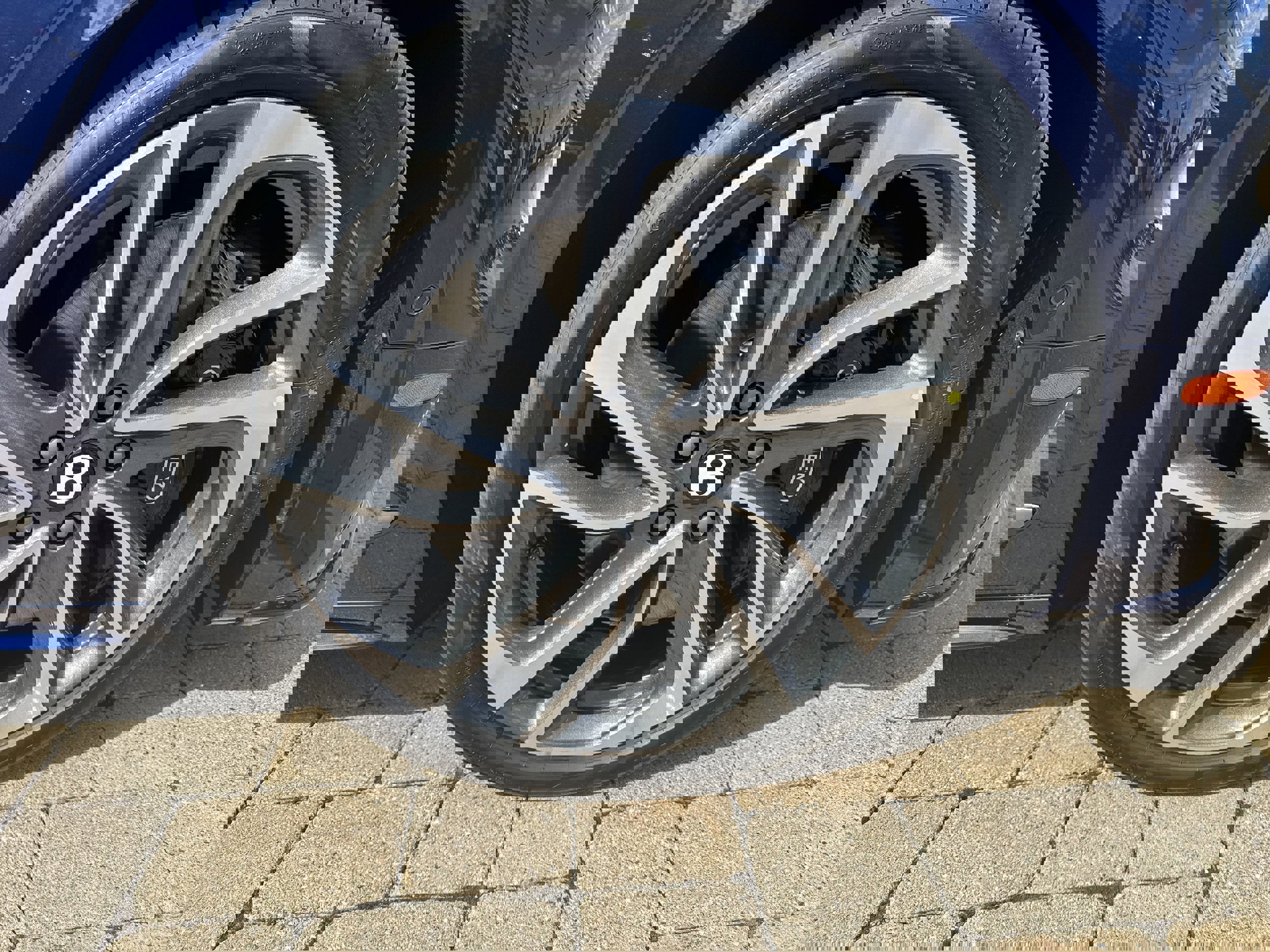 New 2025 Bentley Flying Spur Plug-In Hybrid image 12