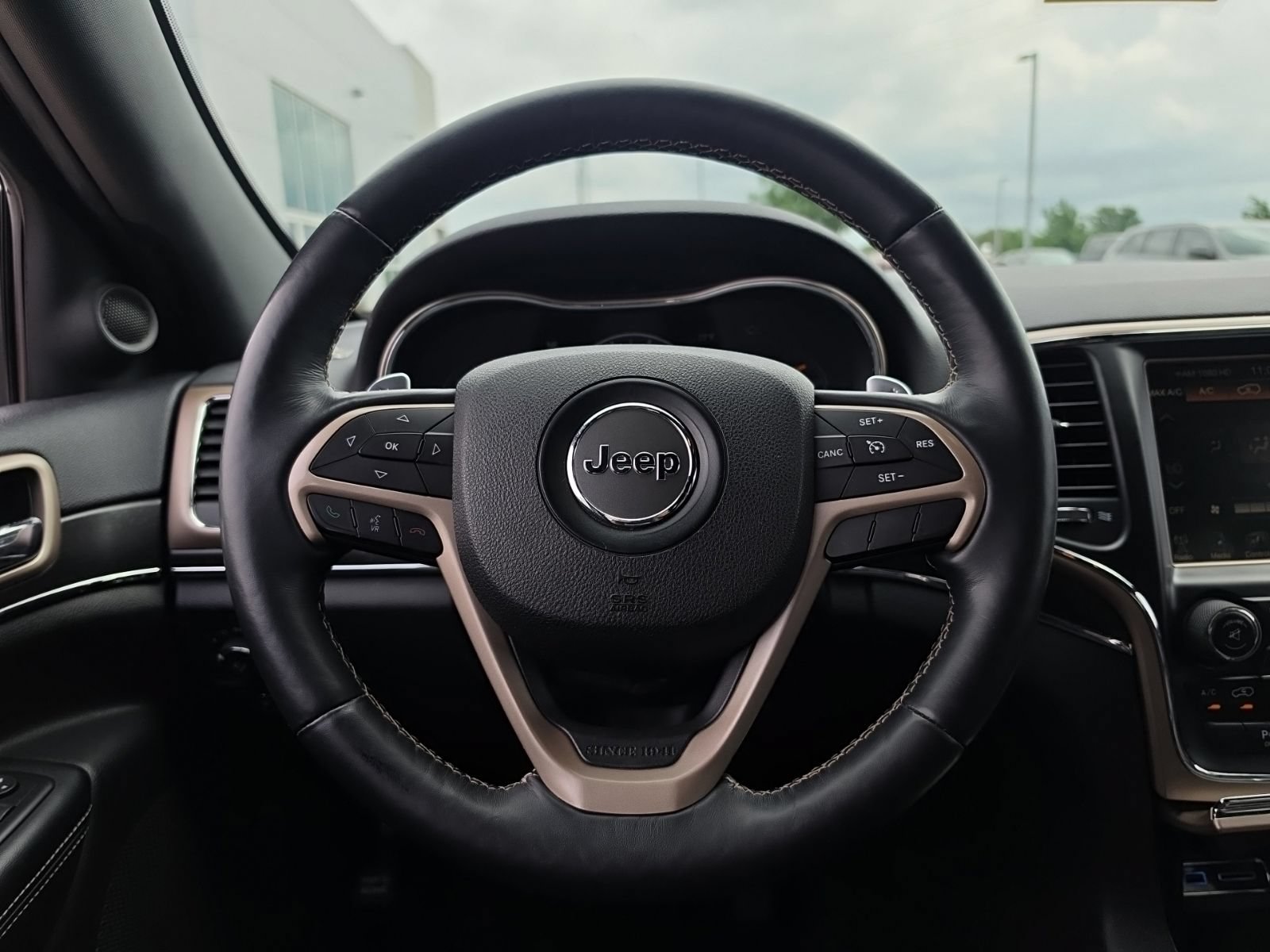 Used 2017 Jeep Grand Cherokee Limited RWD image 19