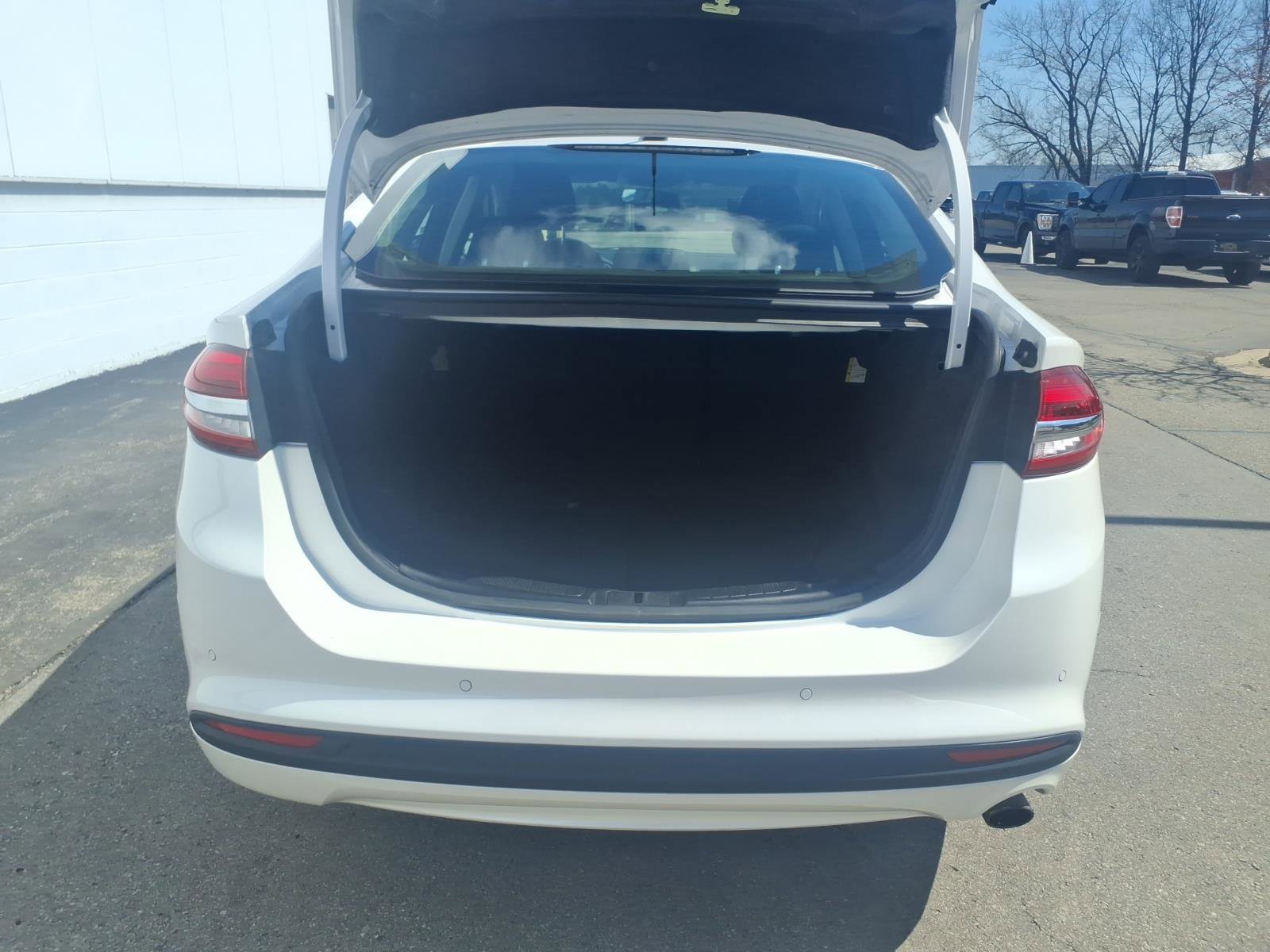 Used 2018 Ford Fusion SE w/ Fusion SE Technology Package image 7