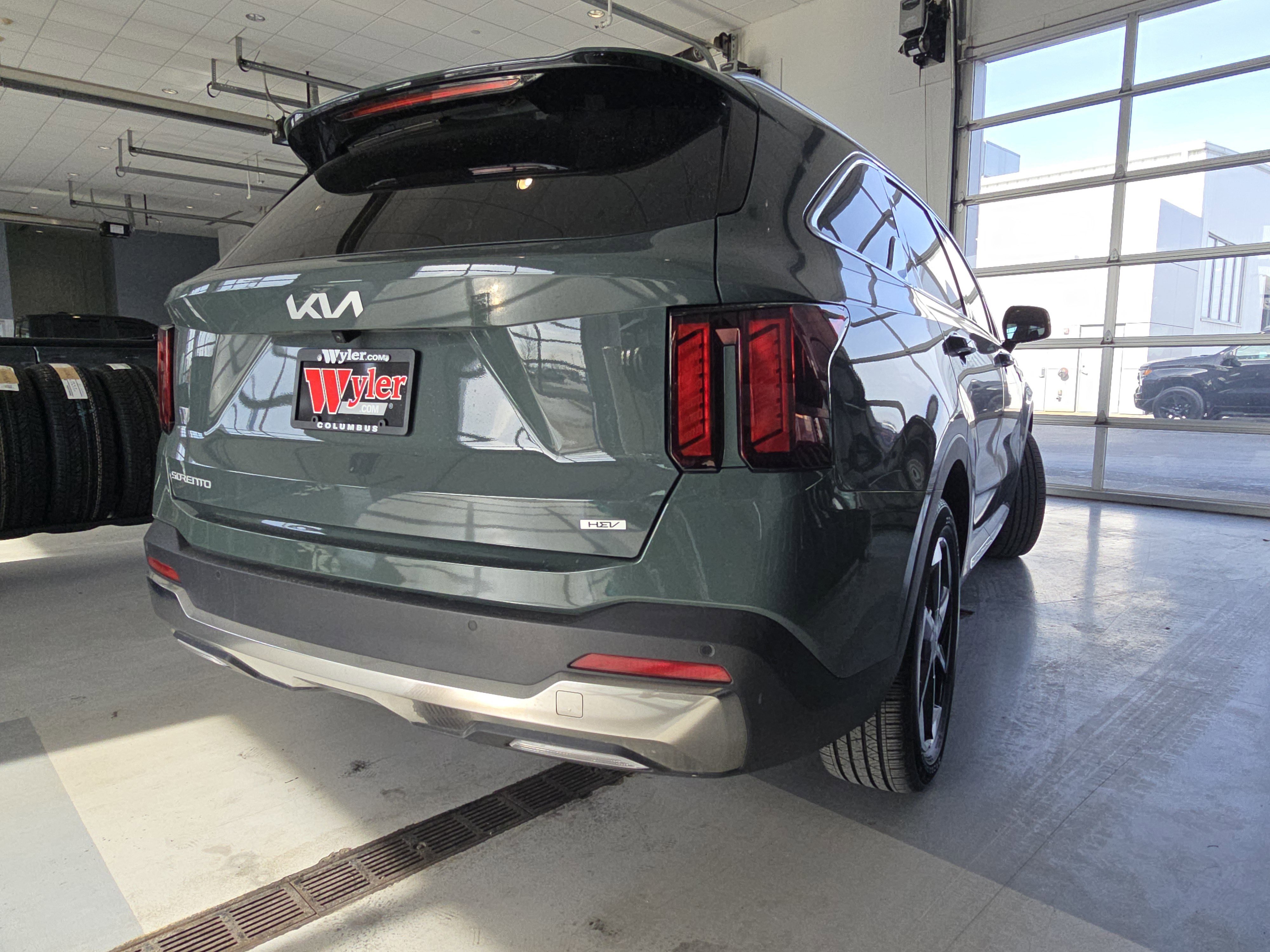 Used 2025 Kia Sorento EX image 14