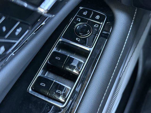 New 2025 Cadillac Optiq Luxury 2 image 18