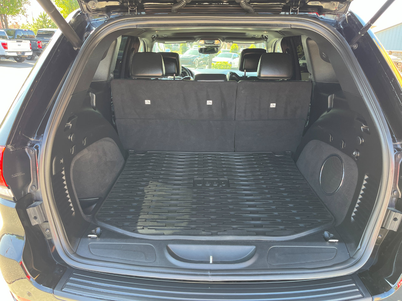 Used 2020 Jeep Grand Cherokee Altitude image 6