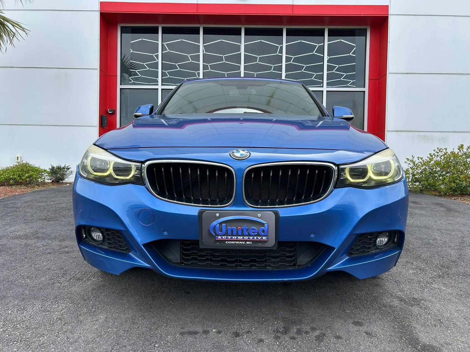 Used 2017 BMW 330i Gran Turismo xDrive image 2