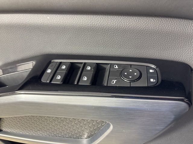 Used 2025 Nissan Pathfinder SL w/ Black Appearance Package image 38