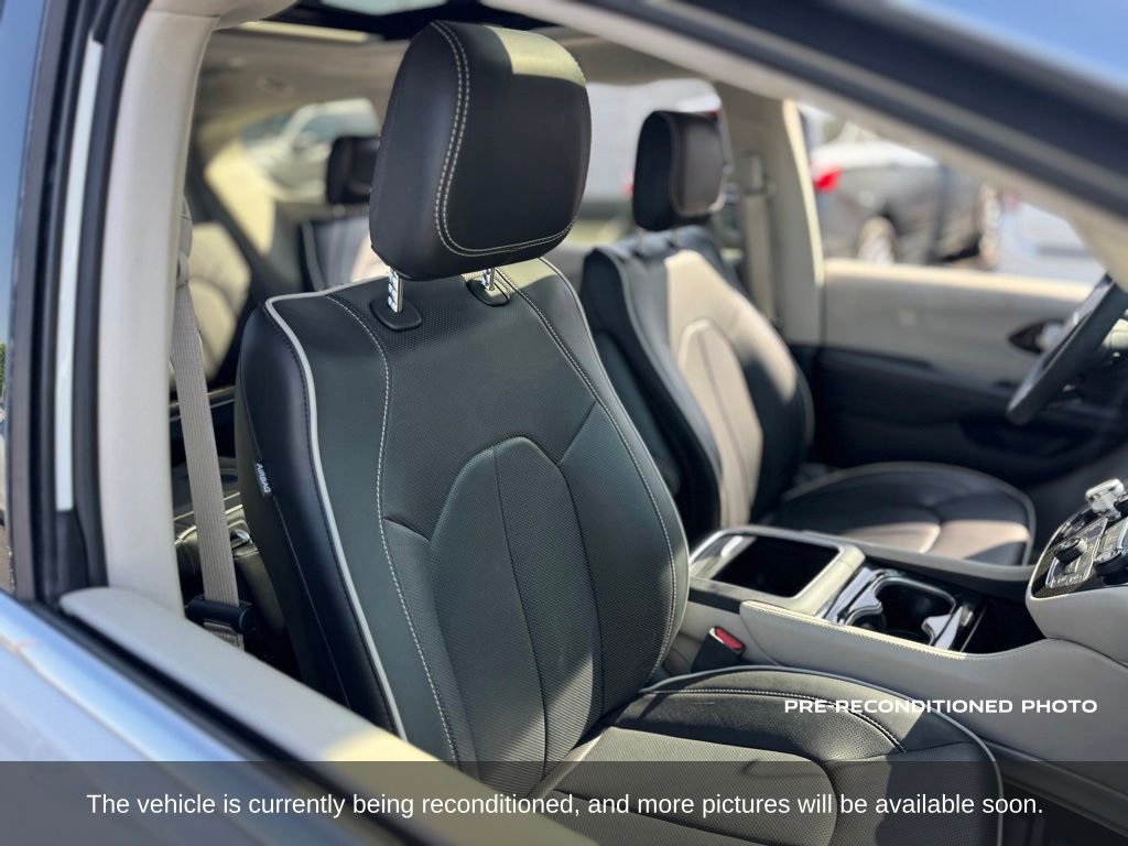 Used 2024 Chrysler Pacifica Limited FWD image 15
