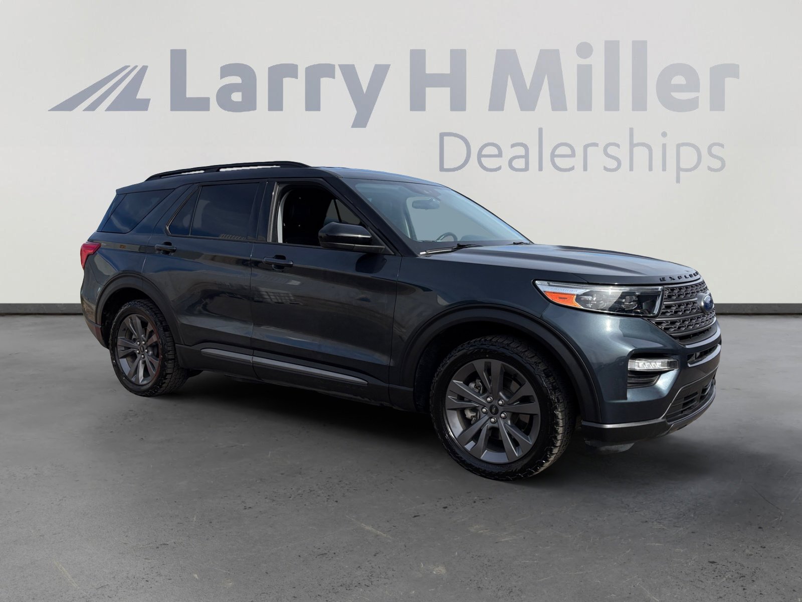 Used 2022 Ford Explorer XLT w/ Equipment Group 202A image 7