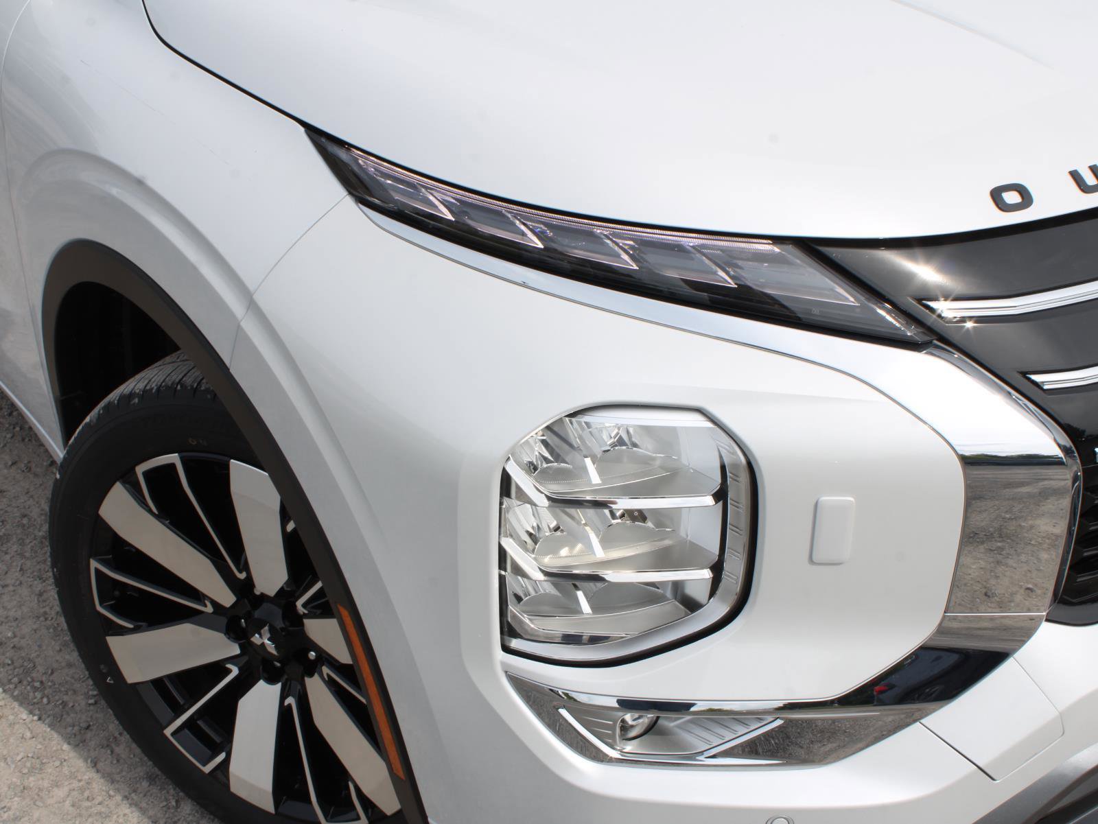 New 2025 Mitsubishi Outlander SEL image 2