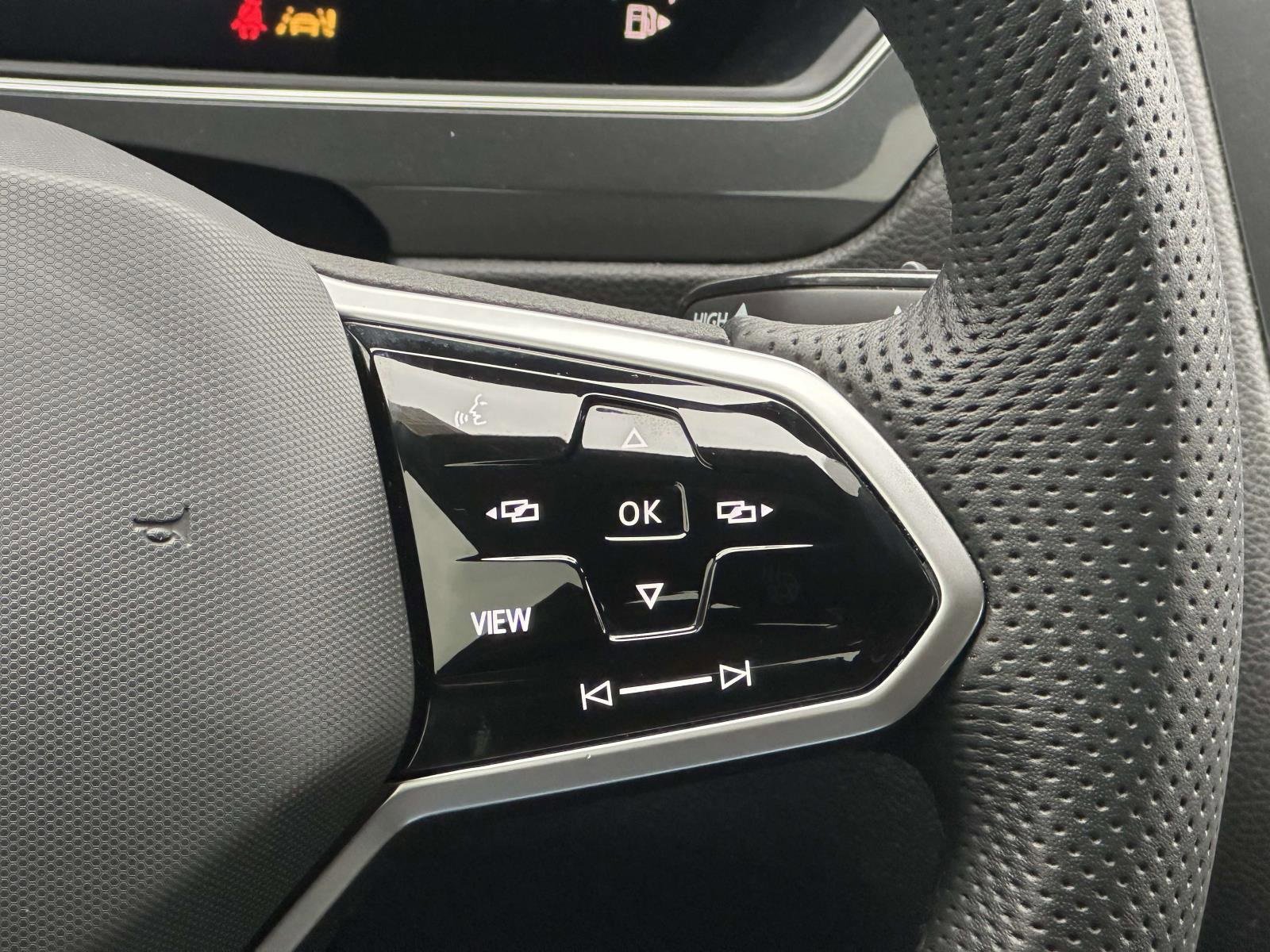 Certified 2022 Volkswagen Tiguan SE R-Line image 22