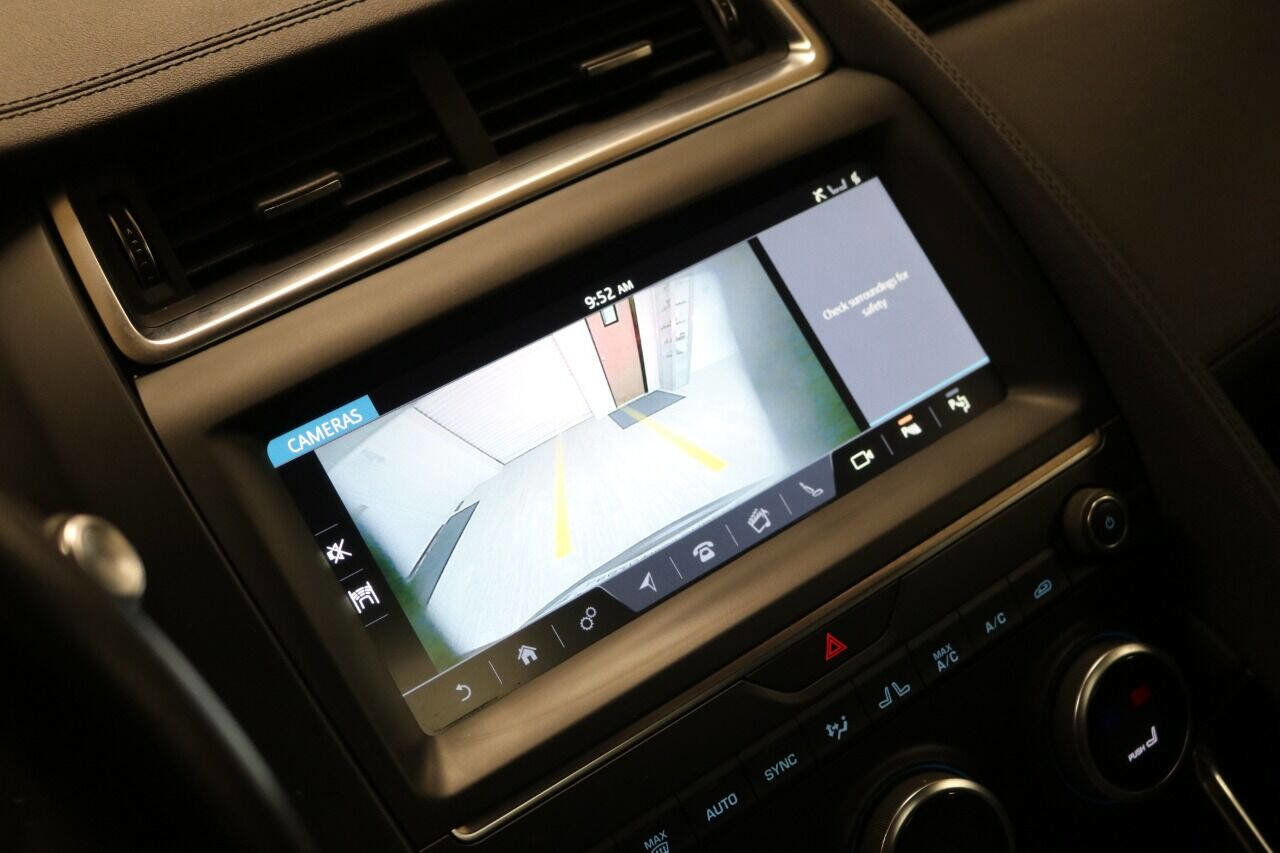 Used 2020 Jaguar E-PACE SE image 29