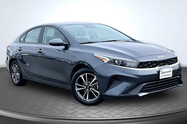 Used 2023 Kia Forte LXS w/ LXS Technology Package image 3