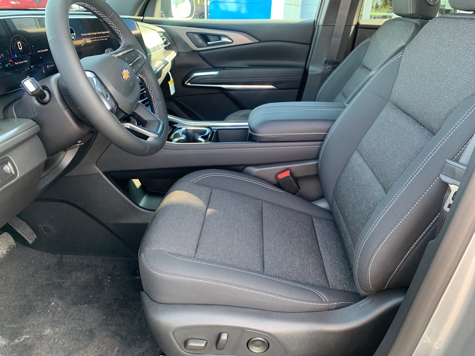 New 2027 Chevrolet Traverse LT FWD image 6