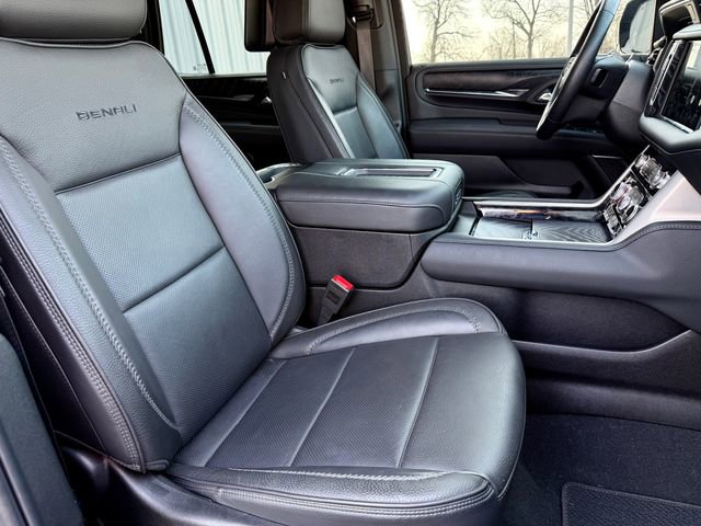 Used 2024 GMC Yukon Denali w/ Advanced Technology Package AWD/4WD image 9