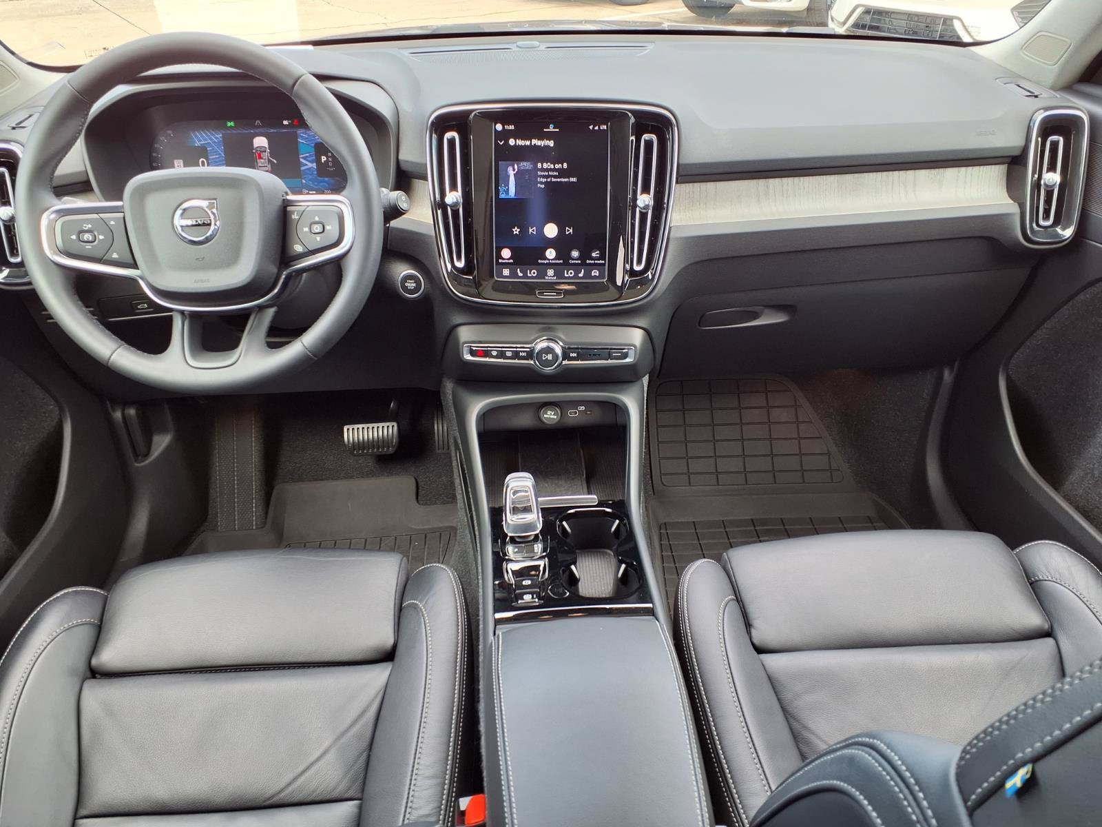 Certified 2023 Volvo XC40 B5 Plus w/ Protection Package Premier AWD/4WD image 17