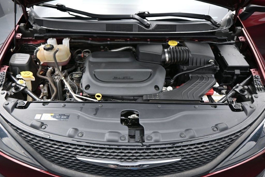 Used 2023 Chrysler Voyager LX FWD image 30
