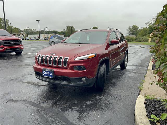 Used 2017 Jeep Cherokee Latitude w/ Cold Weather Group AWD/4WD image 3