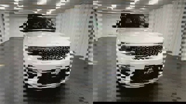 Used 2022 Jeep Grand Cherokee Summit image 3