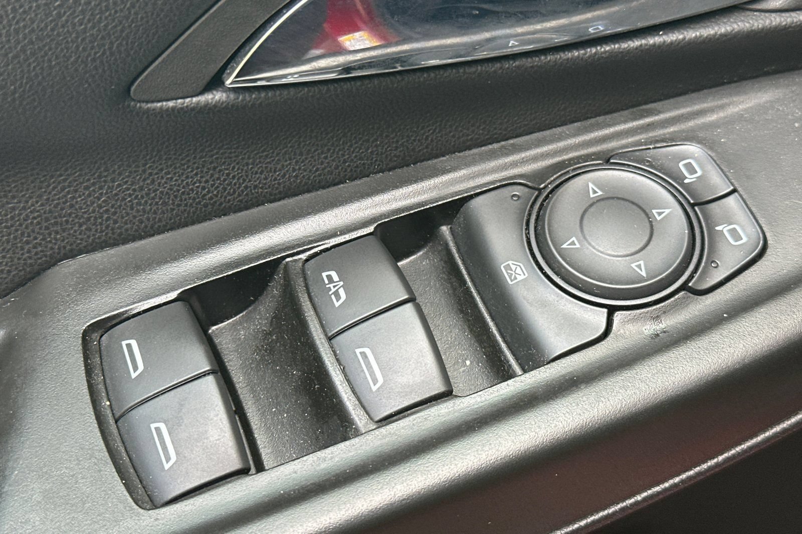 Used 2023 Chevrolet Bolt LT w/ Infotainment Package FWD image 13