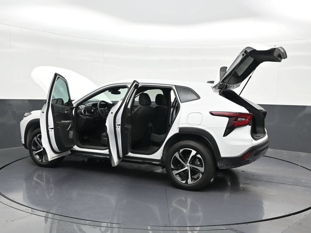 Used 2024 Chevrolet Trax RS FWD image 36