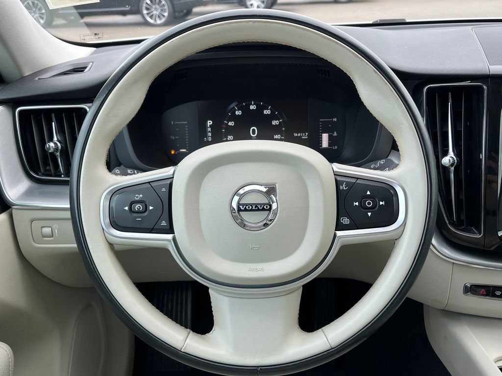 Used 2019 Volvo XC60 T5 Momentum w/ Premium Package image 19