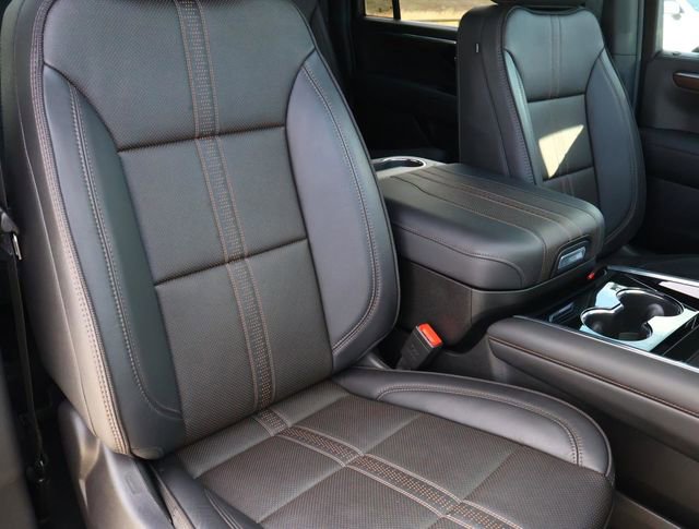 Used 2025 Chevrolet Suburban High Country image 20