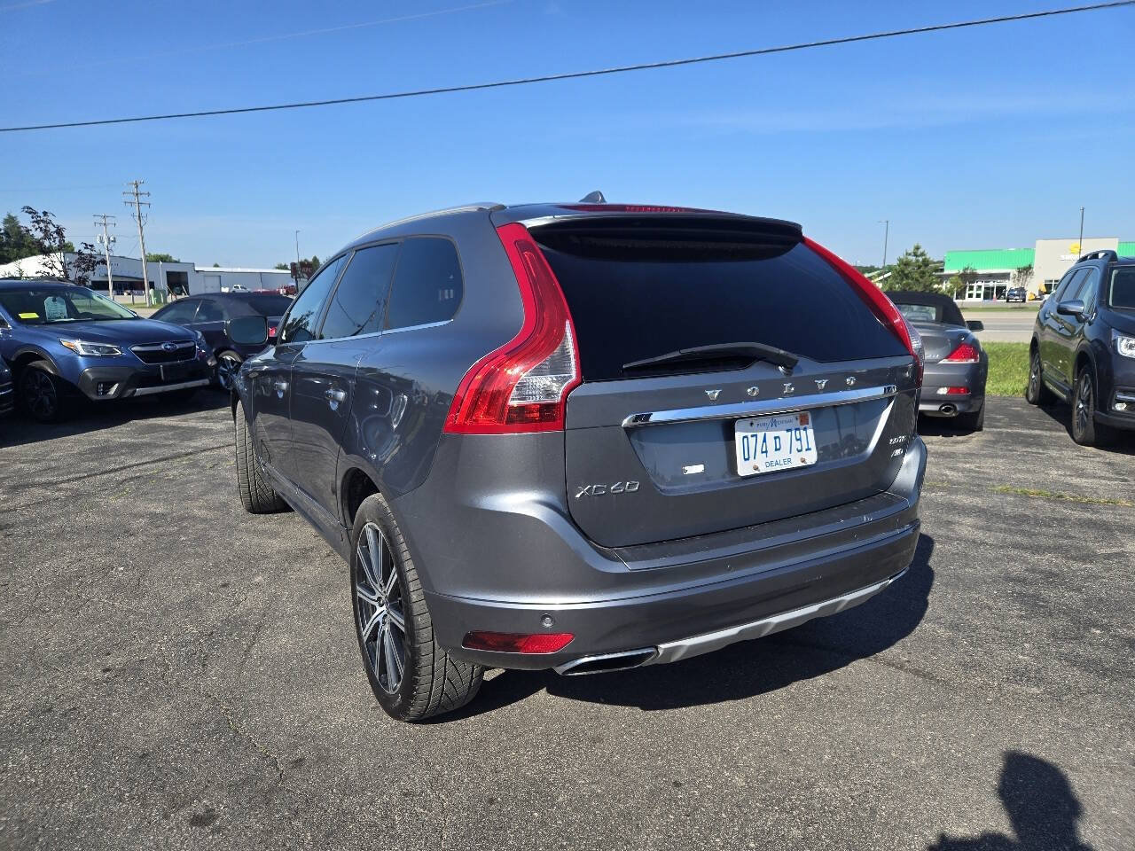 Used 2016 Volvo XC60 T6 w/ Proximity Package AWD/4WD image 13