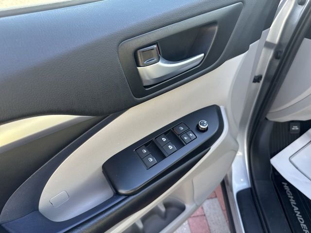 Used 2019 Toyota Highlander XLE image 13