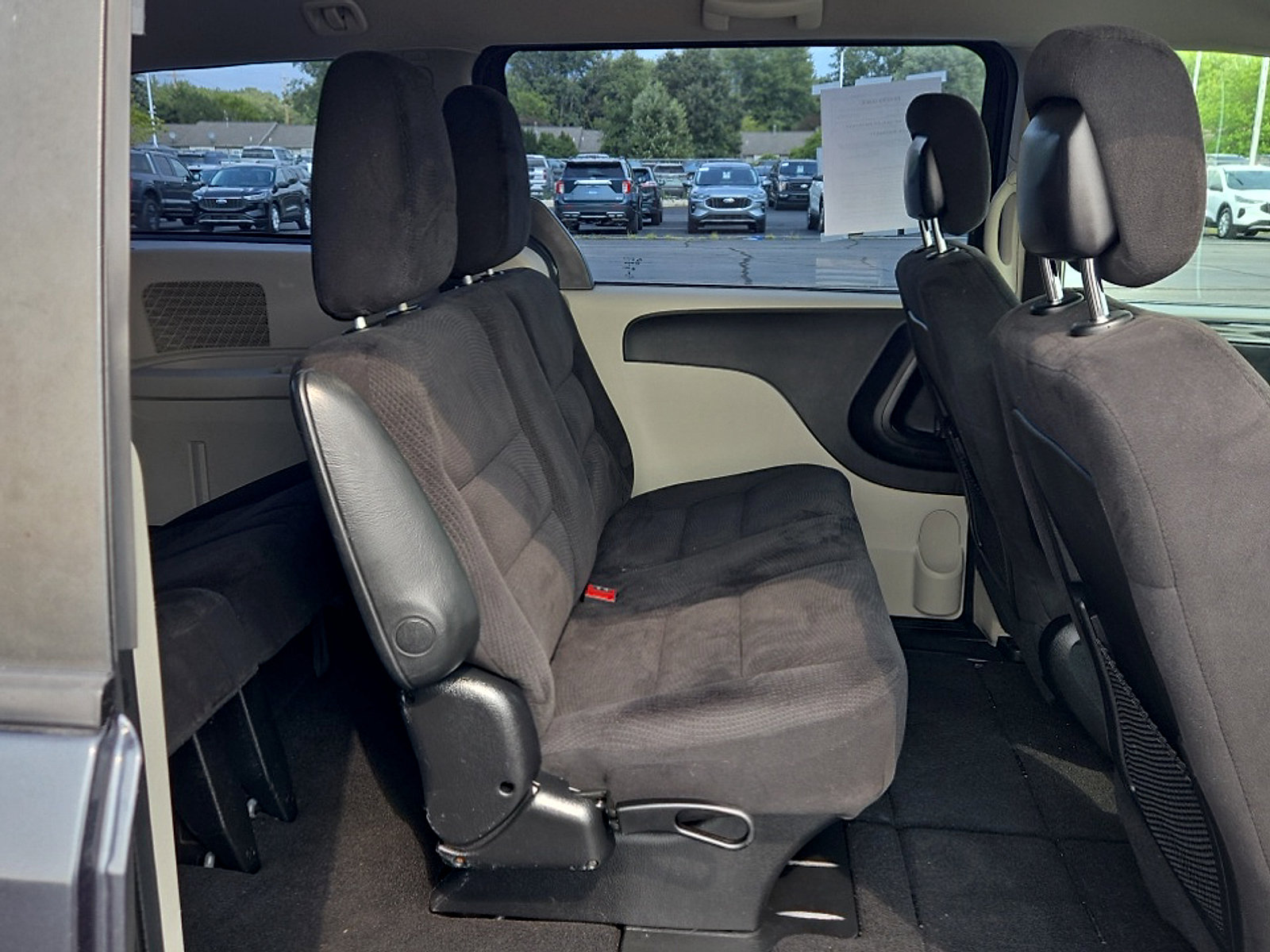 Used 2014 Dodge Grand Caravan American Value Package FWD image 21