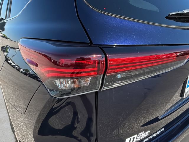 Used 2025 Toyota Highlander XLE FWD image 28