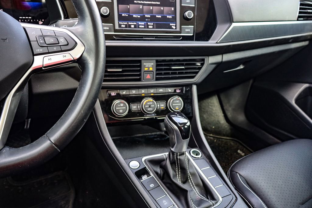 Used 2023 Volkswagen Jetta SE w/ Panoramic Sunroof Package image 30