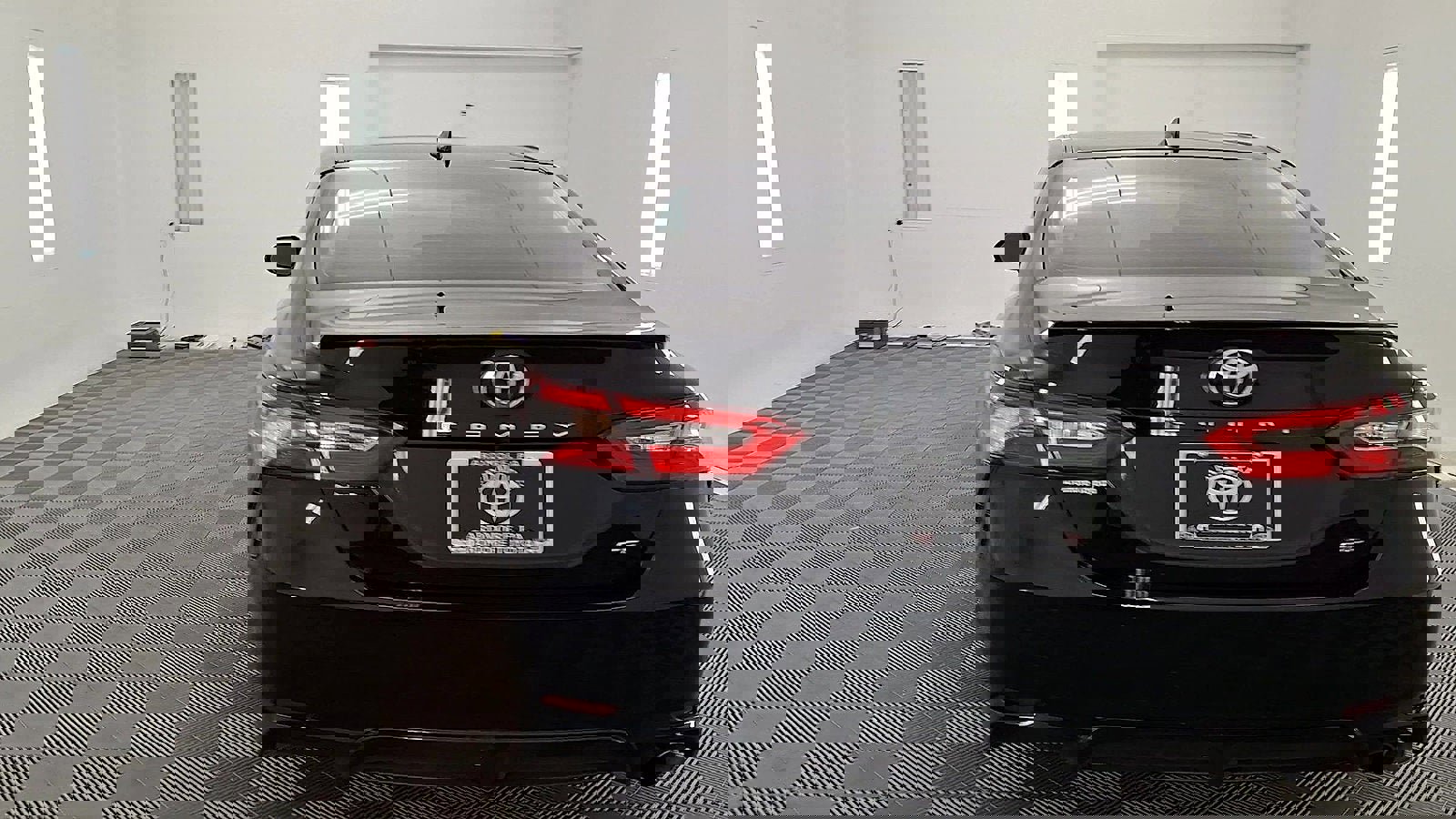 Used 2019 Toyota Camry SE image 3