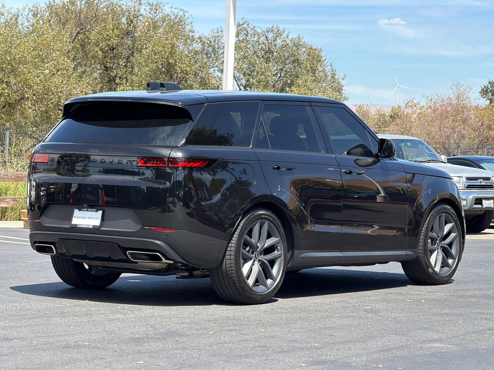 Used 2024 Land Rover Range Rover Sport SE AWD/4WD image 6