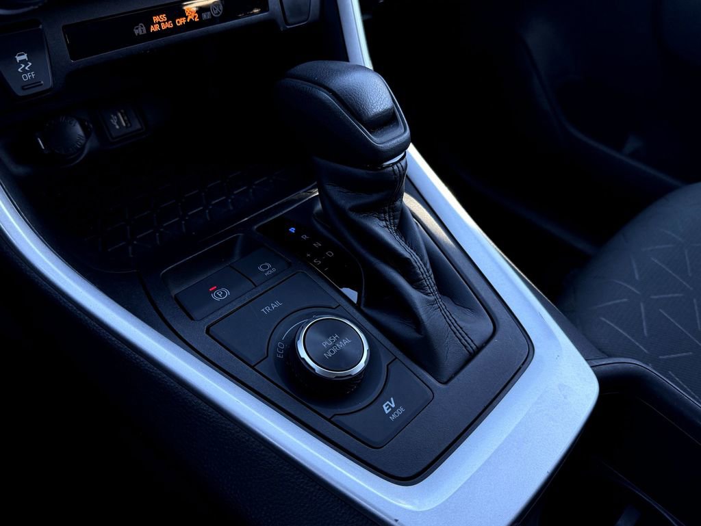 Used 2024 Toyota RAV4 XLE image 23