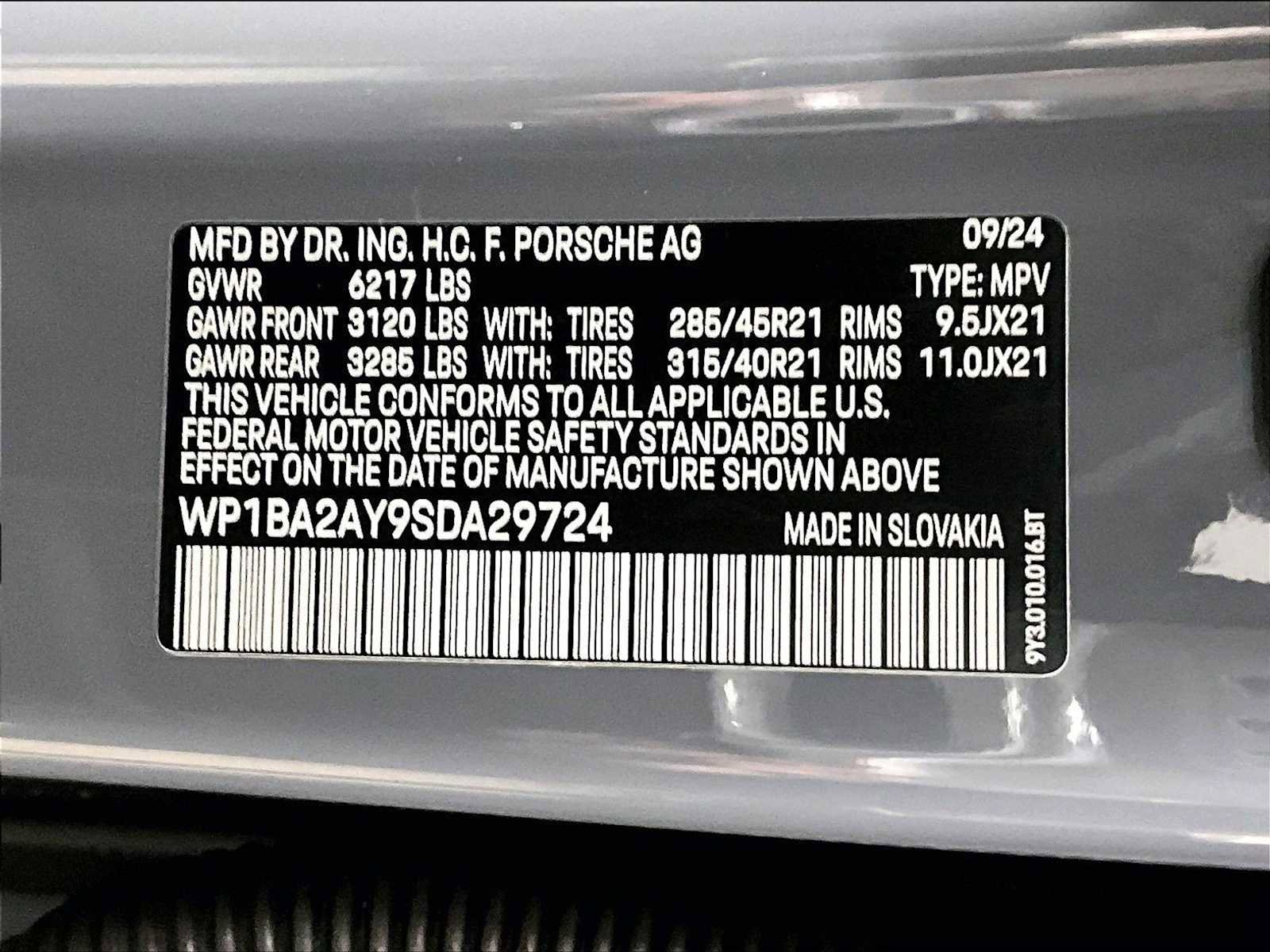 Used 2025 Porsche Cayenne Coupe image 36