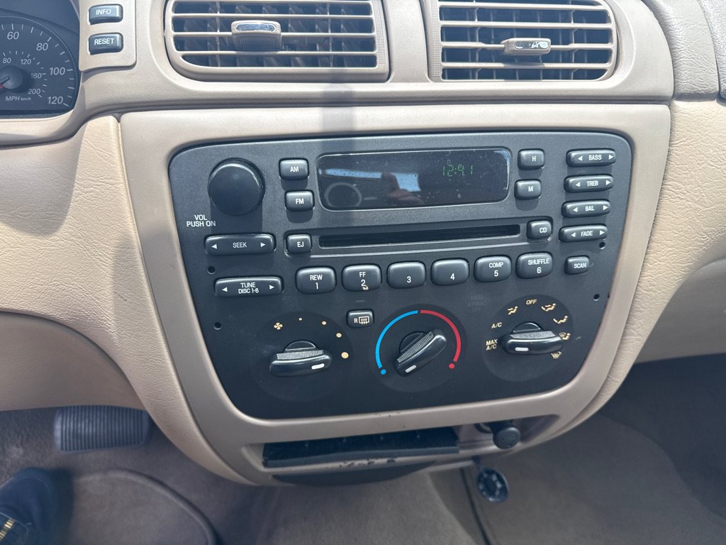Used 2007 Ford Taurus SE FWD image 14