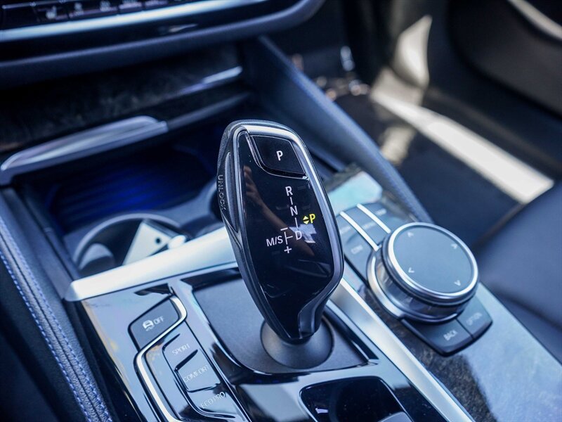 Used 2019 BMW 530e w/ M Sport Package RWD image 31