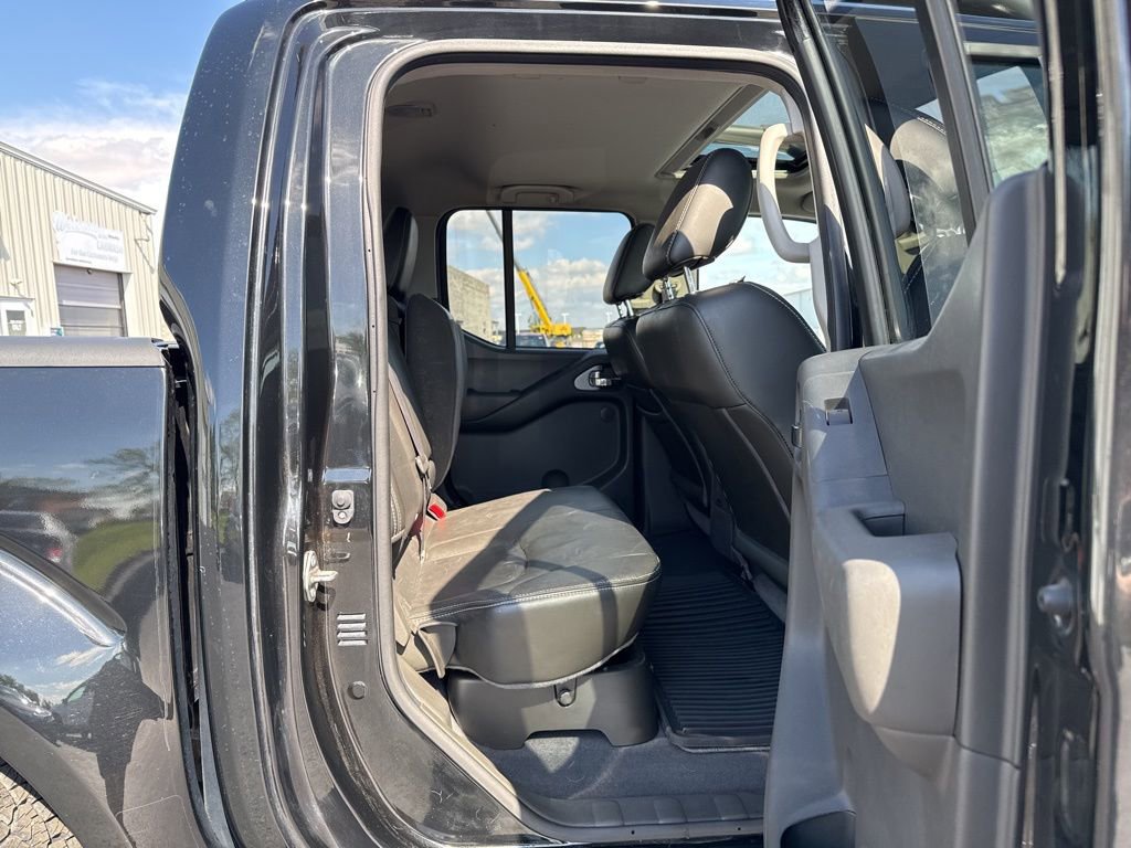 Used 2020 Nissan Frontier PRO-4X w/ Pro-4x Utility Package AWD/4WD image 39