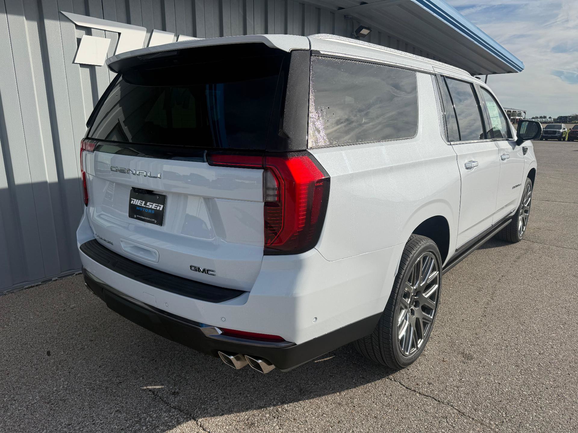 New 2027 GMC Yukon XL Denali Ultimate AWD/4WD image 8