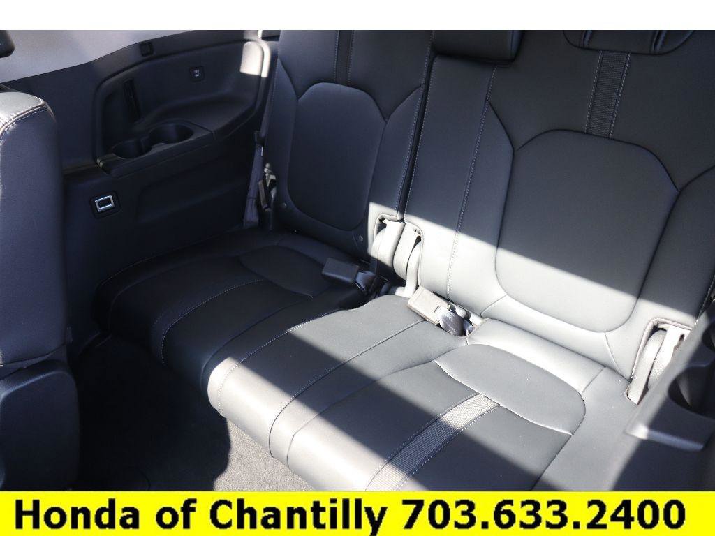 Used 2025 Honda Pilot Touring image 31