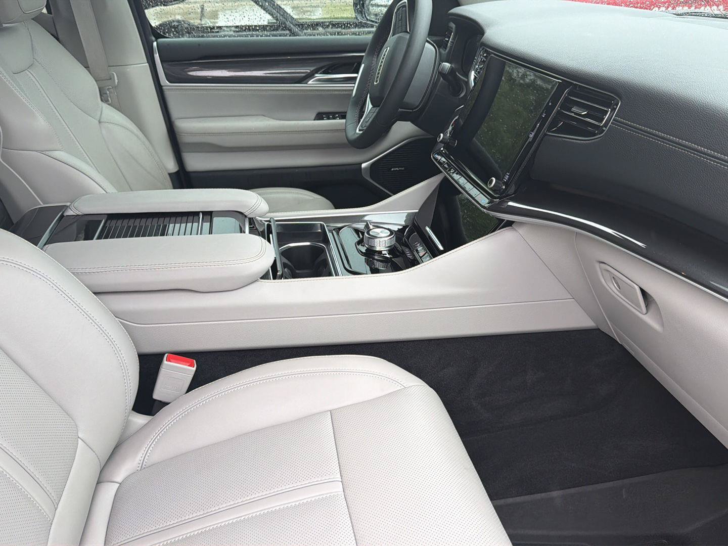 Used 2024 Jeep Wagoneer 4WD w/ Premium Group I image 35