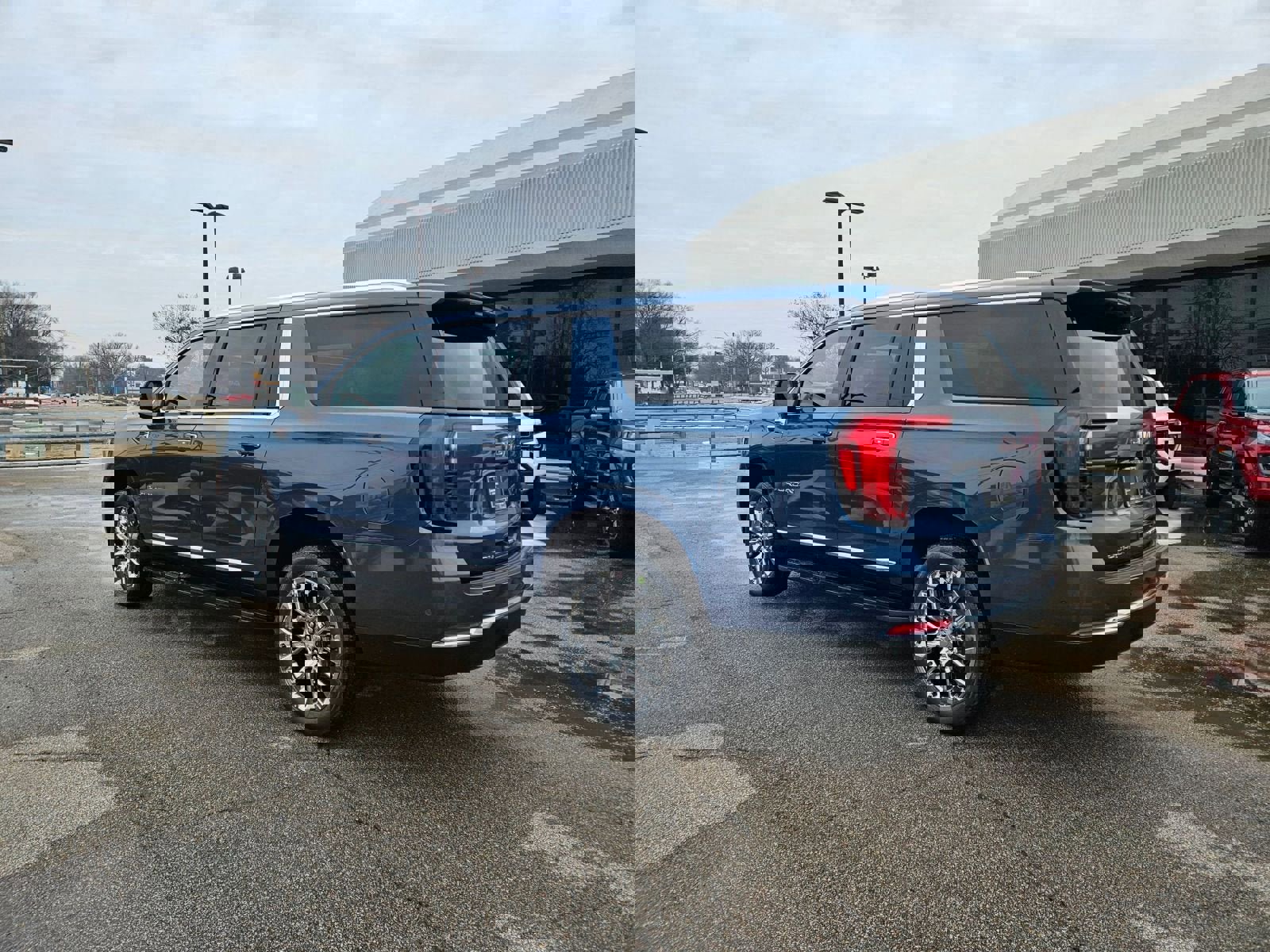 New 2026 GMC Yukon XL Elevation image 3