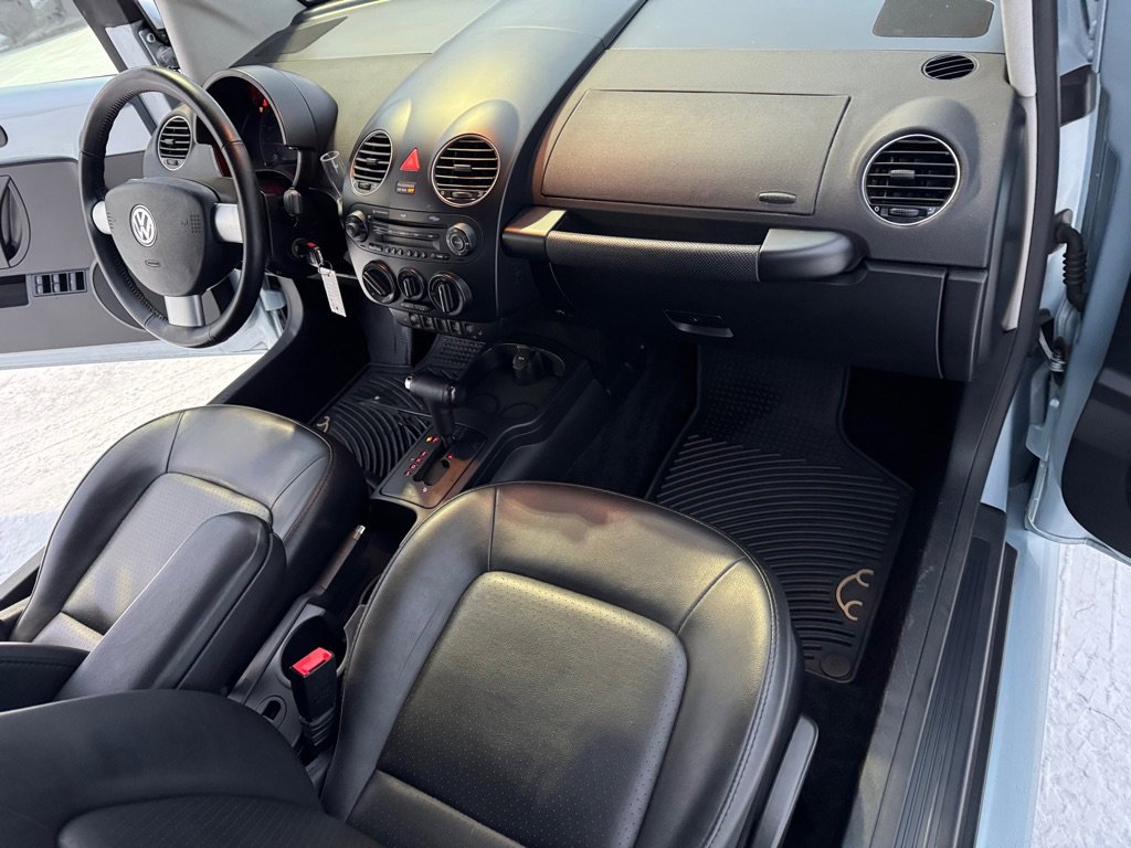 Used 2009 Volkswagen Beetle S image 24