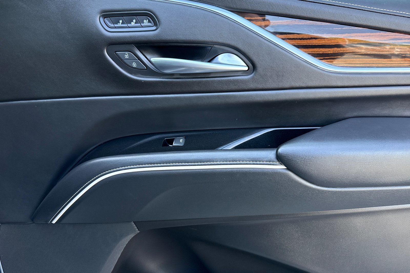 Used 2023 Cadillac Escalade ESV Premium Luxury w/ Performance Package image 23