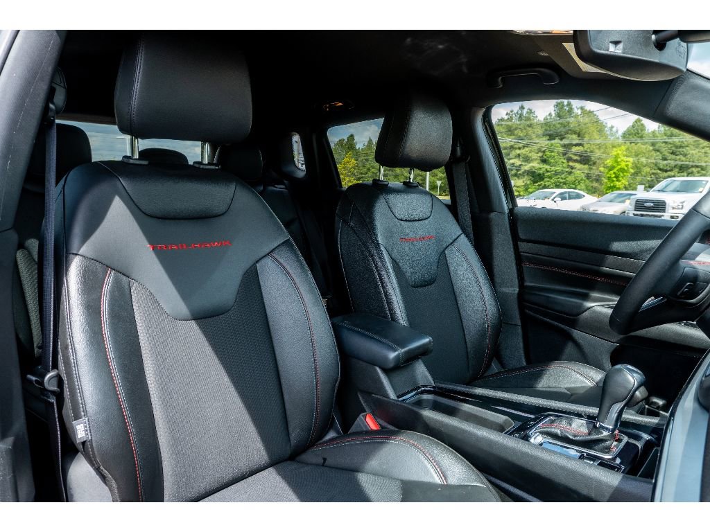 Used 2025 Jeep Compass Trailhawk image 19