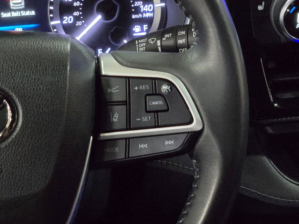 Used 2023 Toyota Highlander XSE image 43