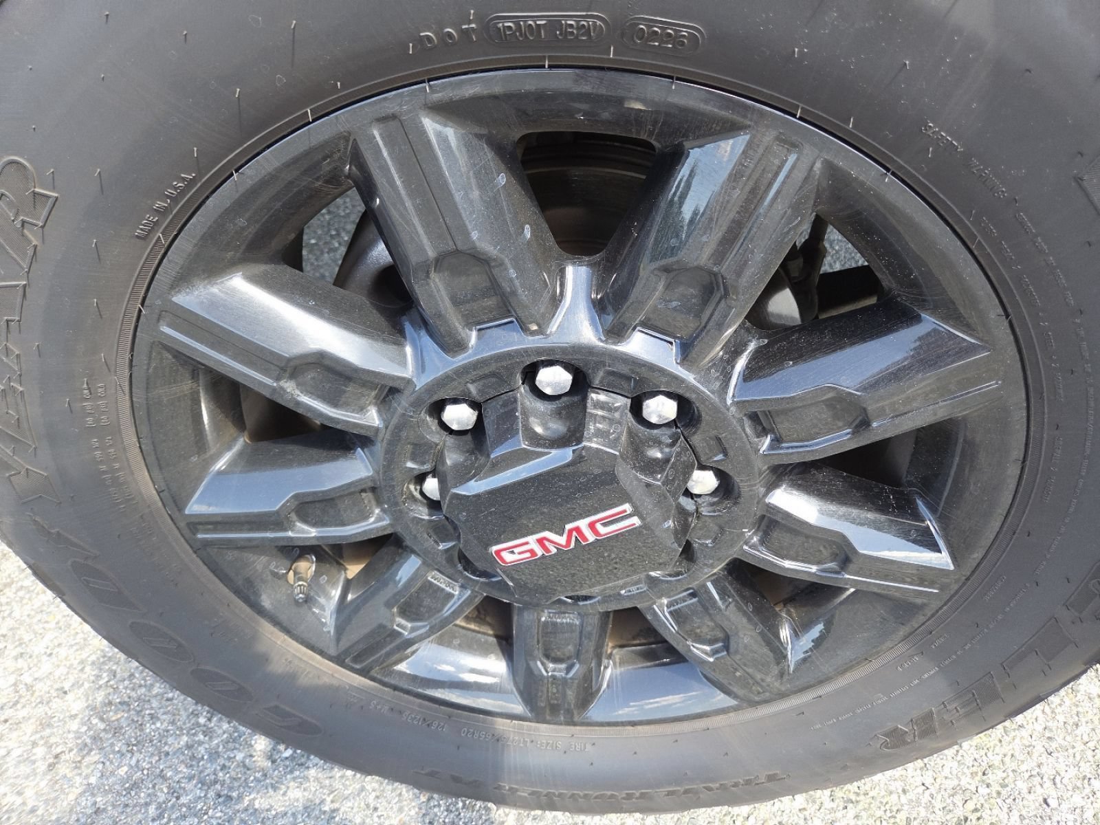 Used 2025 GMC Sierra 2500 AT4 w/ AT4 Premium Plus Package AWD/4WD image 18