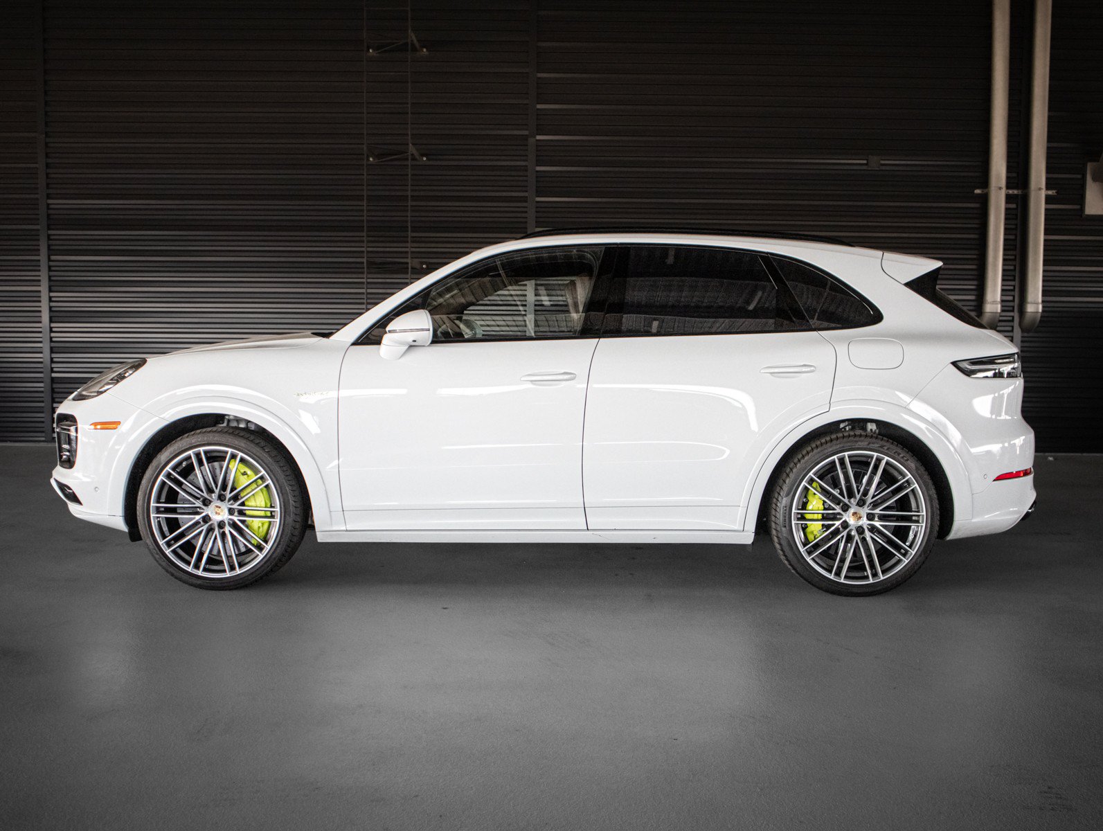 Used 2022 Porsche Cayenne Turbo S AWD/4WD image 2